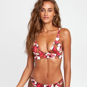 🌺NWT RVCA Bloom Top 🌺